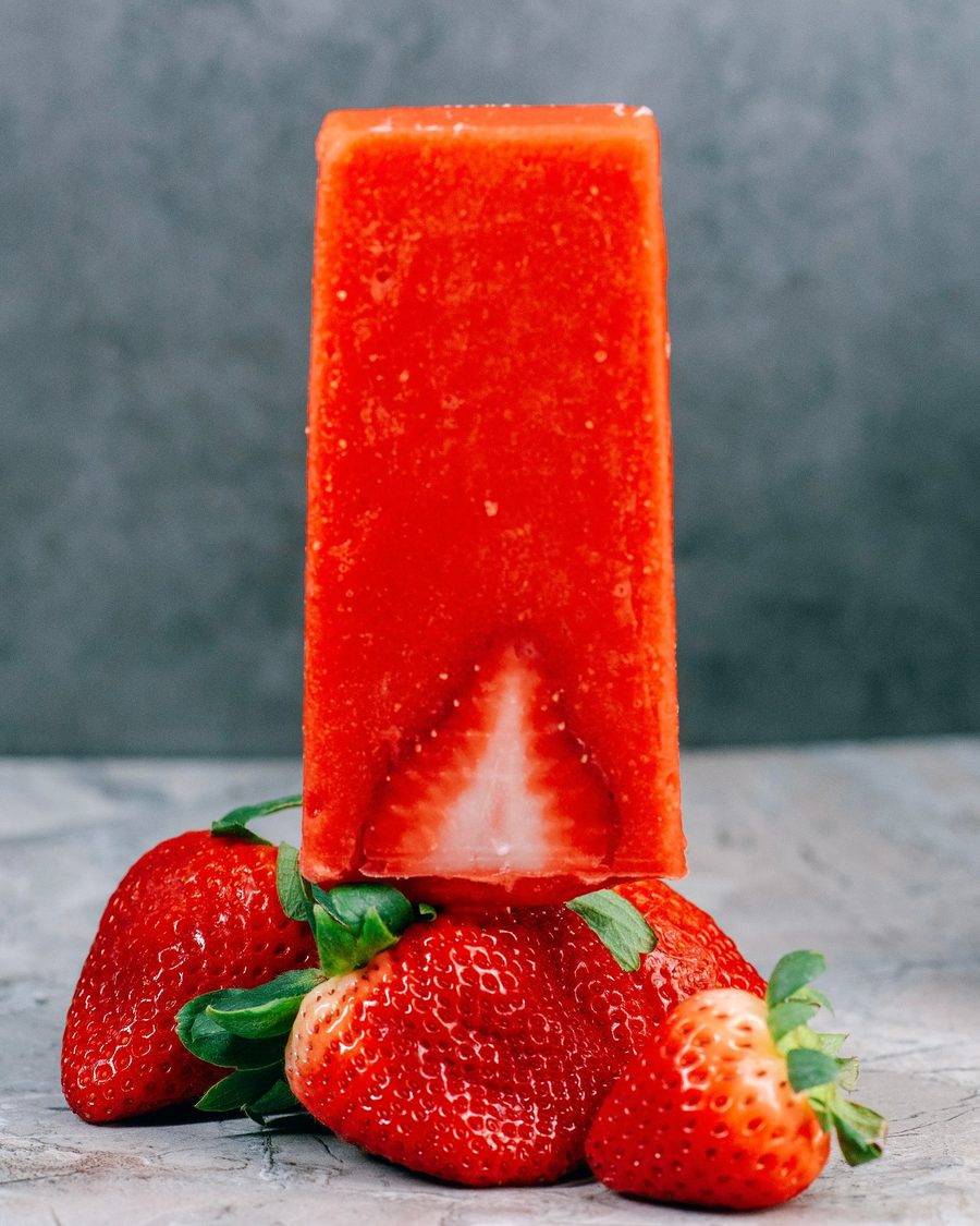 Strawberry fruit popsicle with fresh strawberries